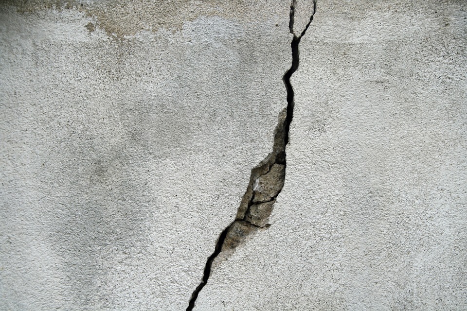 foundation crack in basement wall